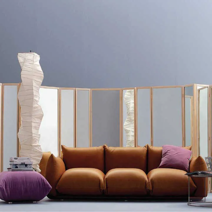 velvet seats..  مقاعد قطيفة