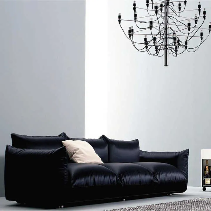 velvet seats..  مقاعد قطيفة