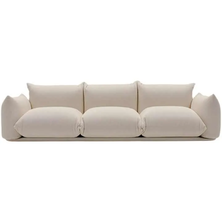 velvet seats..  مقاعد قطيفة