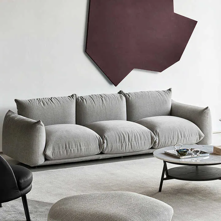 velvet seats..  مقاعد قطيفة